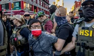 Đặc vụ liên bang Mỹ dẹp hàng rong tại khu Chinatown ở New York Đặc vụ liên bang Mỹ dẹp hàng rong tại khu Chinatown ở New York