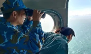 Trực thăng tìm kiếm 3 người mất tích ở biển Lý Sơn