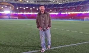 Messi về thăm sân Camp Nou