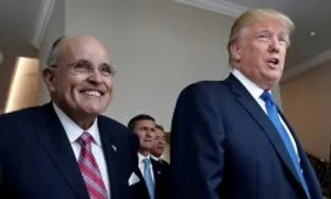 Ông Trump ân xá cho loạt đồng minh từng tham gia lật kèo bầu cử